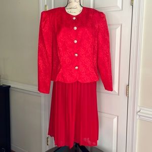 La Jones Lady skirt suit